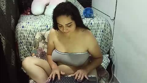 Snapshot of _milf_naughty chatting on 10-17-25, 04:04 _milf_naughty online show from 10-17-25, 04:04
