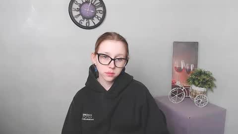 Snapshot of _miraterri_ chatting on 02-18-25, 07:21 Mira online show from 02-18-25, 07:21