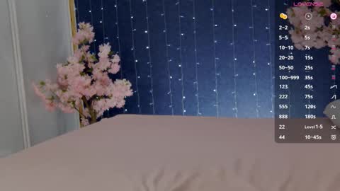 Snapshot of _mirror_girl chatting on 10-11-25, 05:17 Victoria online show from 10-11-25, 05:17