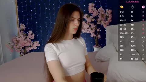 Snapshot of _mirror_girl chatting on 11-03-25, 05:42 Victoria online show from 11-03-25, 05:42