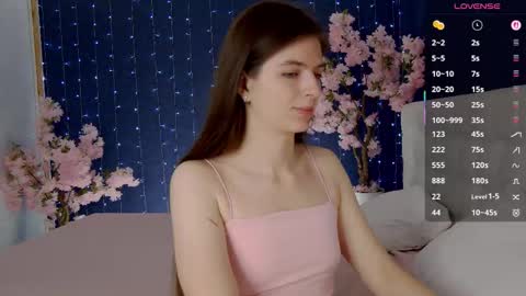 Snapshot of _mirror_girl chatting on 11-22-25, 04:44 Victoria online show from 11-22-25, 04:44