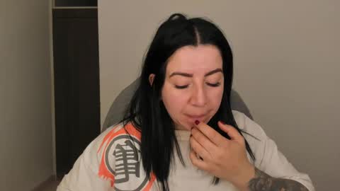 _miss_coco_ online show from 09-10-25, 01:49