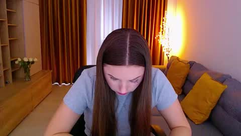 Mia online show from 03-12-26, 10:10