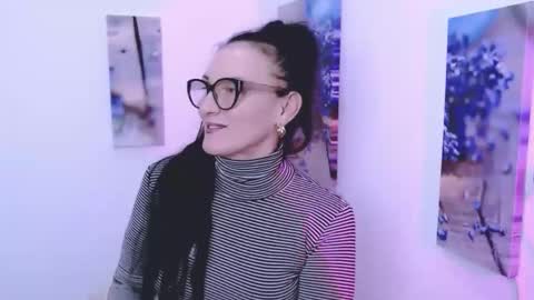 Snapshot of _miss_vivi_ chatting on 10-24-25, 11:50 Vivi online show from 10-24-25, 11:50