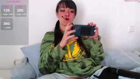 Snapshot of _missshe_ chatting on 02-16-25, 09:26 Sophia Help me get 100 thumbs up online show from 02-16-25, 09:26