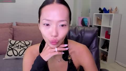 Snapshot of _miura_ chatting on 10-10-25, 01:59 MIURA online show from 10-10-25, 01:59