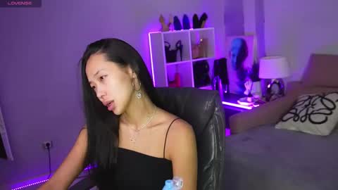 Snapshot of _miura_ chatting on 10-19-25, 01:06 MIURA online show from 10-19-25, 01:06