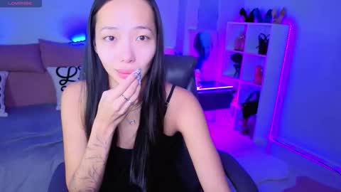 Snapshot of _miura_ chatting on 11-14-25, 01:15 MIURA online show from 11-14-25, 01:15