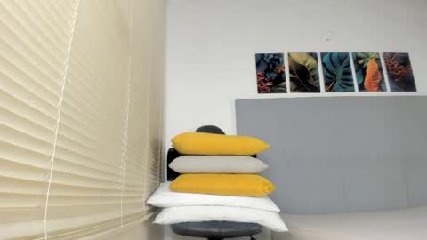 _molly_rosse_ online show from 04-28-26, 12:21