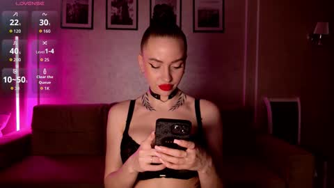 Snapshot of _moon_girl_18 chatting on 02-15-26, 04:47 Nikol online show from 02-15-26, 04:47