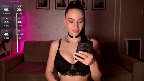 Snapshot of _moon_girl_18 chatting on 03-03-26, 05:19 Nikol online show from 03-03-26, 05:19