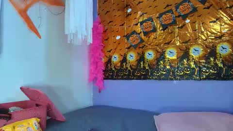 Snapshot of _mystic_luna chatting on 10-16-25, 11:55 Luna online show from 10-16-25, 11:55