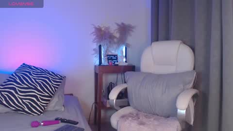 Snapshot of _naia_ross1 chatting on 10-01-25, 09:10 Naia Ross online show from 10-01-25, 09:10