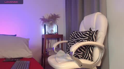 Naia Ross online show from 04-26-26, 09:12