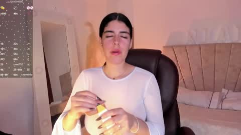 Niah  You can call me Ni or cutie haha online show from 02-10-25, 09:25