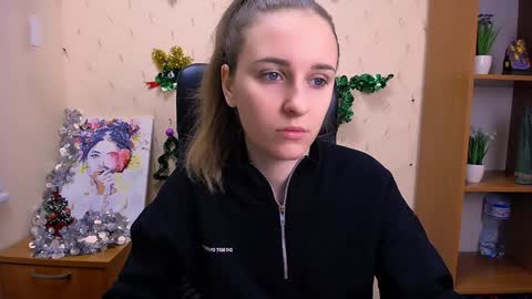 Snapshot of _nicole_new chatting on 12-22-24, 12:05 Nica online show from 12-22-24, 12:05