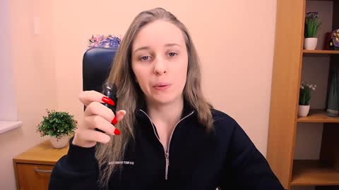 Snapshot of _nicole_new chatting on 01-19-25, 12:17 Nica online show from 01-19-25, 12:17