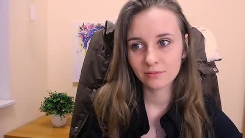 Snapshot of _nicole_new chatting on 01-31-25, 03:33 Nica online show from 01-31-25, 03:33