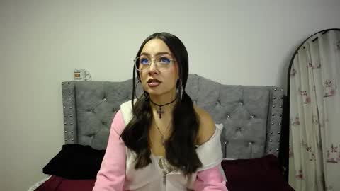 Paris online show from 12-22-25, 07:05