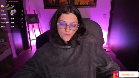 Snapshot of _peach__ chatting on 01-18-25, 05:10 violeta ig online show from 01-18-25, 05:10