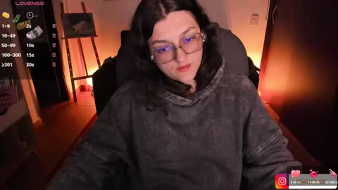 Snapshot of _peach__ chatting on 02-11-25, 01:31 violeta ig online show from 02-11-25, 01:31