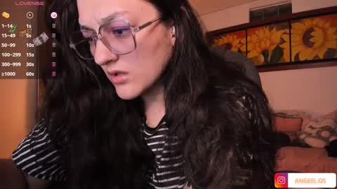 Snapshot of _peach__ chatting on 03-01-25, 02:48 violeta ig online show from 03-01-25, 02:48