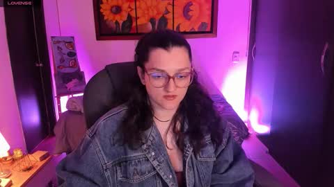 Snapshot of _peach__ chatting on 11-22-25, 03:38 violeta ig online show from 11-22-25, 03:38