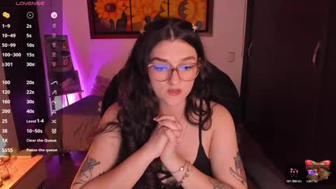 Snapshot of _peach__ chatting on 11-24-25, 03:39 violeta ig online show from 11-24-25, 03:39