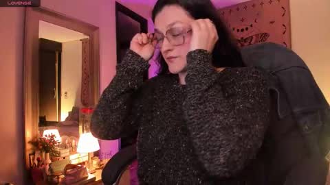 Snapshot of _peach__ chatting on 01-13-26, 03:34 violeta ig online show from 01-13-26, 03:34