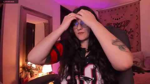 Snapshot of _peach__ chatting on 02-14-26, 05:04 violeta ig online show from 02-14-26, 05:04