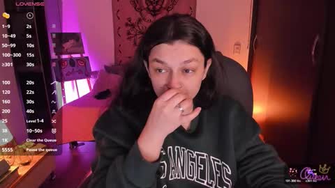 Snapshot of _peach__ chatting on 02-19-26, 02:51 violeta ig online show from 02-19-26, 02:51