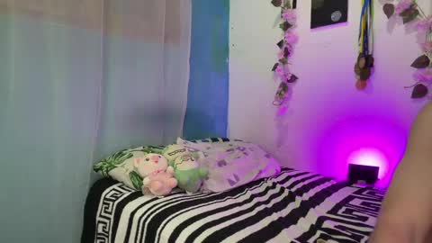 Snapshot of _peachyboy chatting on 06-08-26, 04:13 esteban online show from 06-08-26, 04:13