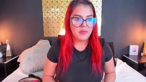 Snapshot of _poison_sweet chatting on 12-20-24, 10:11 Laura online show from 12-20-24, 10:11