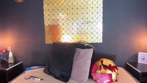 Snapshot of _poison_sweet chatting on 12-21-24, 09:47 Laura online show from 12-21-24, 09:47