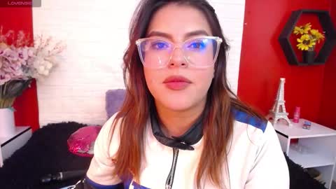 Snapshot of _poison_sweet chatting on 10-08-25, 07:22 Laura online show from 10-08-25, 07:22