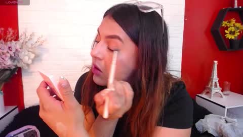 Snapshot of _poison_sweet chatting on 10-17-25, 06:10 Laura online show from 10-17-25, 06:10