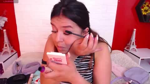 Snapshot of _poison_sweet chatting on 10-30-25, 11:05 Laura online show from 10-30-25, 11:05