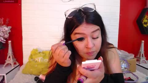 Snapshot of _poison_sweet chatting on 11-03-25, 05:03 Laura online show from 11-03-25, 05:03