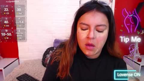 Snapshot of _poison_sweet chatting on 12-14-25, 05:51 Laura online show from 12-14-25, 05:51