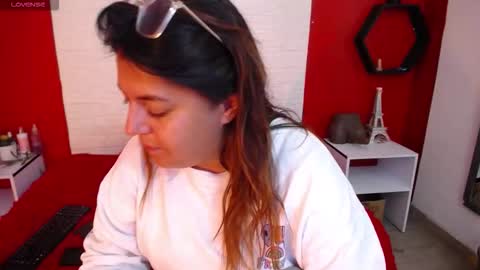 Snapshot of _poison_sweet chatting on 01-12-26, 05:40 Laura online show from 01-12-26, 05:40