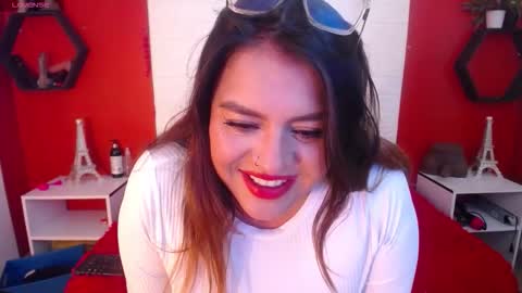 Snapshot of _poison_sweet chatting on 02-07-26, 06:44 Laura online show from 02-07-26, 06:44