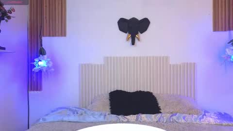 Snapshot of _poison_sweet chatting on 03-10-26, 08:25 Laura online show from 03-10-26, 08:25