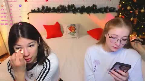 Snapshot of _ramune_ chatting on 12-21-25, 02:24 Merlizz Eva Jane Mila Nicole left to right online show from 12-21-25, 02:24