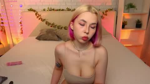 Snapshot of _ramune_ chatting on 03-01-26, 08:11 Merlizz Eva Jane Mila Nicole left to right online show from 03-01-26, 08:11