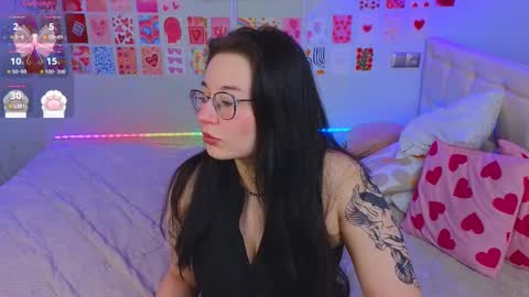 Snapshot of _reverse_gang_ chatting on 02-24-25, 12:30 LISSAPVT IS OPEN online show from 02-24-25, 12:30
