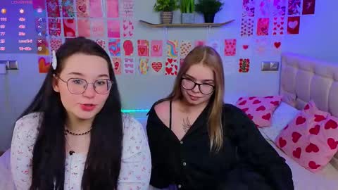 Snapshot of _reverse_gang_ chatting on 02-28-25, 12:54 LISSAPVT IS OPEN online show from 02-28-25, 12:54