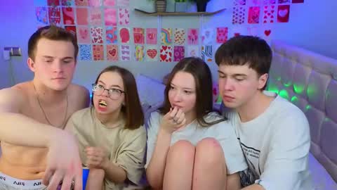 Snapshot of _reverse_gang_ chatting on 03-04-25, 09:22 LISSAPVT IS OPEN online show from 03-04-25, 09:22