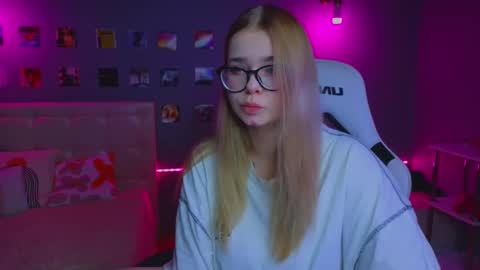 Snapshot of _reverse_gang_ chatting on 03-11-25, 12:54 LISSAPVT IS OPEN online show from 03-11-25, 12:54