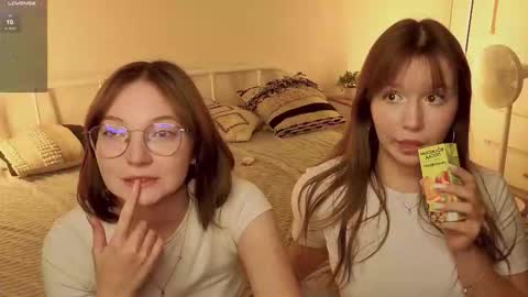 Snapshot of _reverse_gang_ chatting on 09-18-25, 04:31 LISSAPVT IS OPEN online show from 09-18-25, 04:31