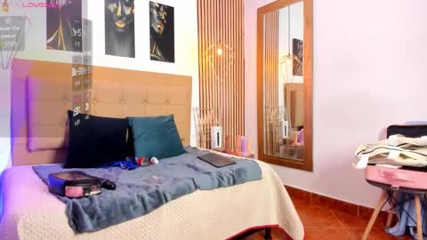 SAMANTHA FOX online show from 09-16-25, 11:55